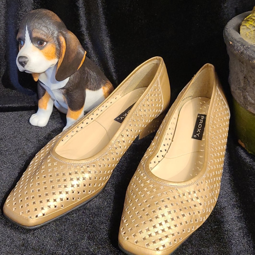 Proxy slip on wedge gold 8 1/2